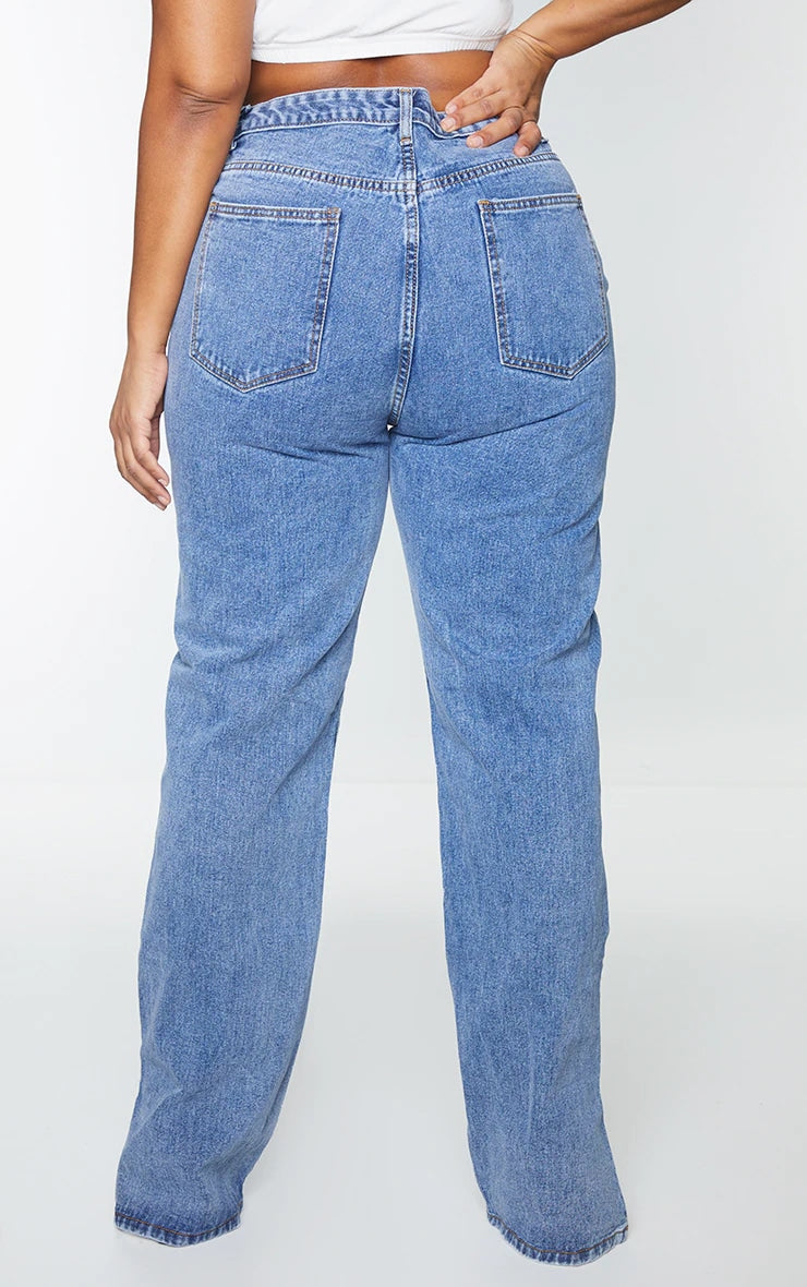 https://cdn-img.prettylittlething.com/1/9/d/d/19ddf9821db0001f621de06dd7ee27969db170af_CMM6225_3_plus_vintage_wash_split_hem_jeans.jpg