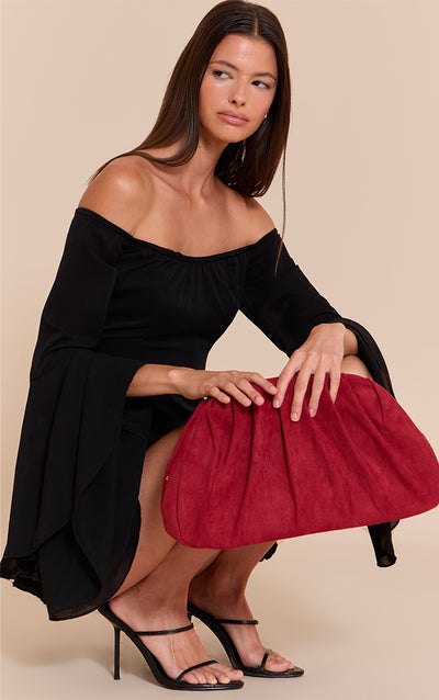 https://cdn-img.prettylittlething.com/3/e/9/1/3e9182a971818f5f32d0fdf268d92705a1b49cea_CNN3065_1_bright_red_oversized_ruched_clutch.jpg