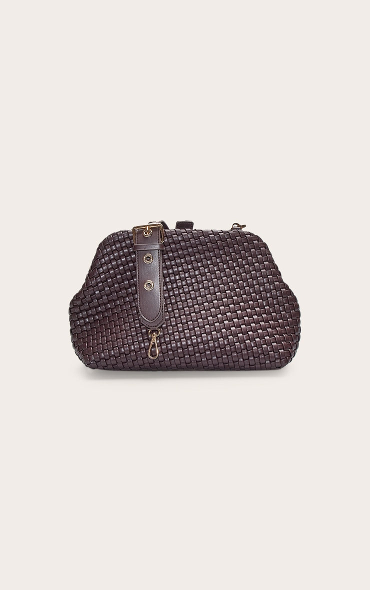 https://cdn-img.prettylittlething.com/5/c/8/6/5c8682c6517af1fa4136ff80b465b52fe9c66053_CNM9954_4_chocolate_oversized_hand_weave_clutch_bag.jpg