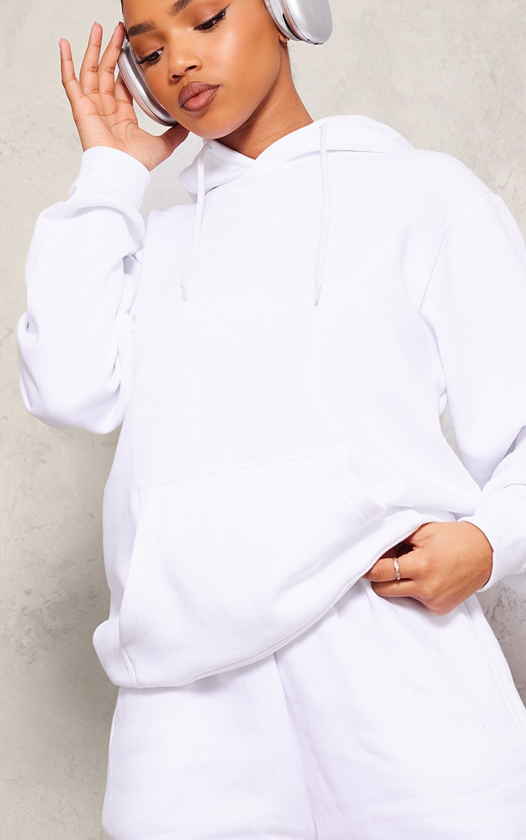https://cdn-img.prettylittlething.com/5/d/b/a/5dba4961af3ca42878d4935c91ed767e2485966a_CNE5401_4_white_oversized_fit_sweat_hoodie.jpg