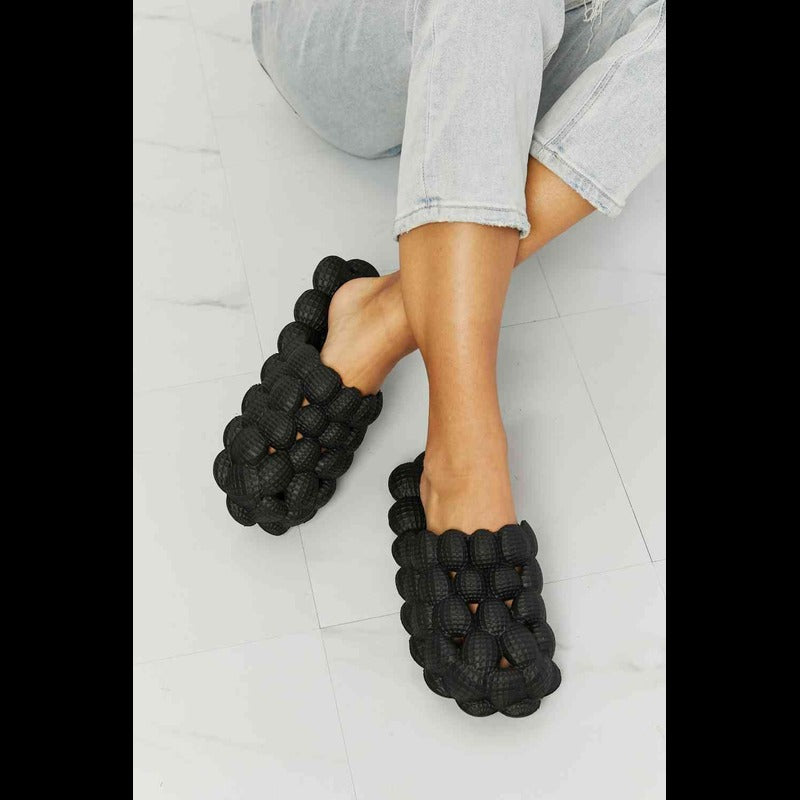 Laid Back Bubble Slides in Black