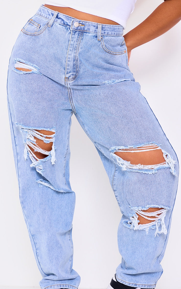 https://cdn-img.prettylittlething.com/c/a/d/f/cadf6fb053704aaee2e467dc81037974a2f92269_CML7788_4_prettylittlething_plus_light_wash_ripped_mom_jeans.jpg