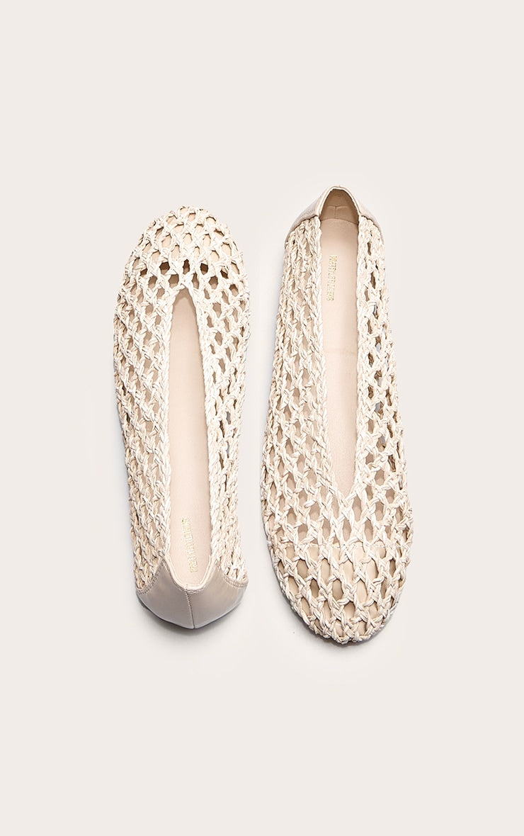 https://cdn-img.prettylittlething.com/c/e/f/5/cef53174c07fdc57d219039fec474a3980211216_CNL8021_1_cream_pu_round_toe_woven_ballet_flats.jpg