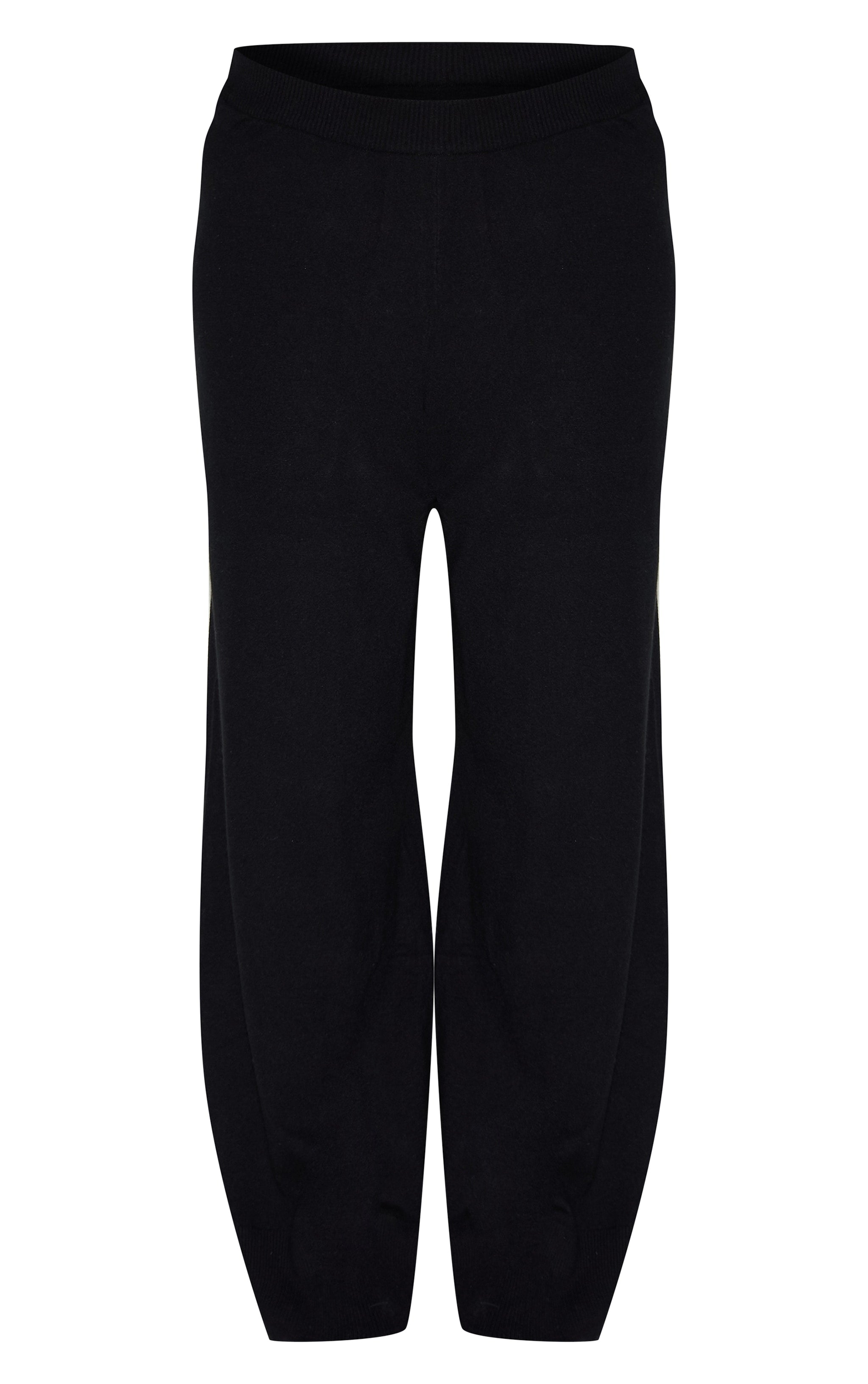 https://cdn-img.prettylittlething.com/f/4/0/1/f401c112d75fa4fe82f4ab453fb3067fc299b382_CNL8318_5_plus_black_basic_knit_wide_leg_trousers.jpg