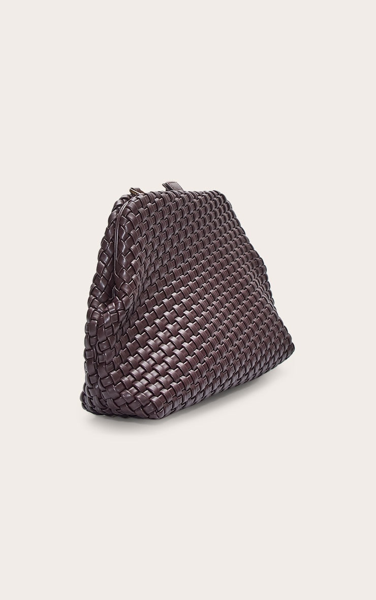 https://cdn-img.prettylittlething.com/f/8/5/c/f85c59fce6db08eb5f5a1ea3197a83f41b7252d2_CNM9954_3_chocolate_oversized_hand_weave_clutch_bag.jpg